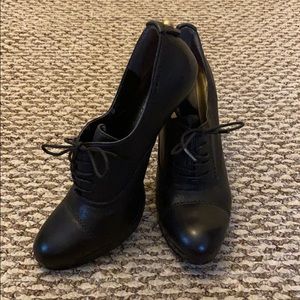 EUC Nine West Oxford Pump Size 7